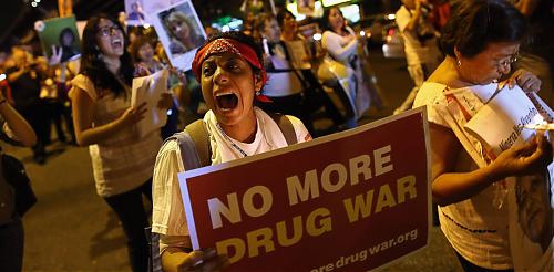 Klik op de afbeelding voor een grotere versie

Naam:  gty_drugwarprotest_131010_33x16_1600.jpg
Bekeken: 58
Grootte:  146,0 KB
ID: 105595