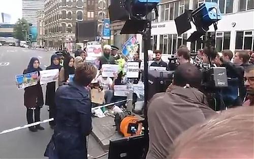 Klik op de afbeelding voor een grotere versie

Naam:  411F7B5900000578-0-image-m-32_1496674730883.jpg
Bekeken: 114
Grootte:  52,1 KB
ID: 106169