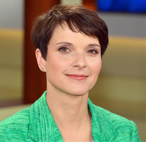 Klik op de afbeelding voor een grotere versie

Naam:  Frauke-Petry.jpg
Bekeken: 386
Grootte:  104,3 KB
ID: 107061