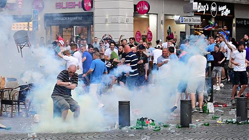 Klik op de afbeelding voor een grotere versie

Naam:  arrestaties-na-nieuwe-voetbalrellen-marseille (1).jpg
Bekeken: 316
Grootte:  154,8 KB
ID: 107343