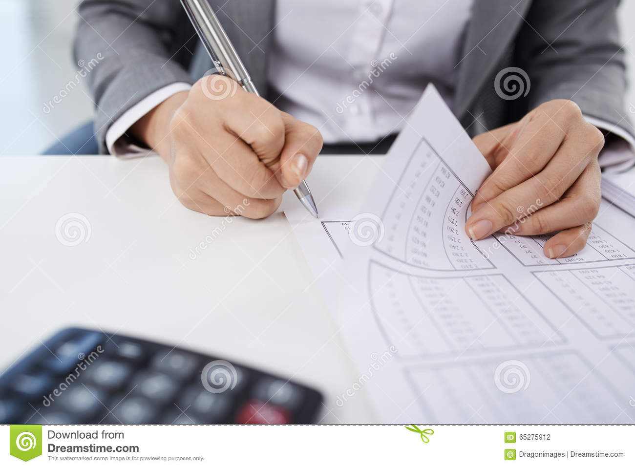 Naam: boekhouder-op-het-werk-65275912.jpg
Bekeken: 253
Grootte: 90,7 KB