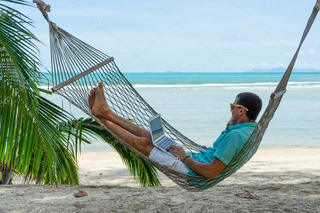 Naam: depositphotos_109769914-stock-photo-man-in-a-hammock-on.jpg
Bekeken: 56
Grootte: 134,4 KB