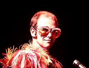 Naam: EltonJohn3.jpg
Bekeken: 320
Grootte: 13,4 KB