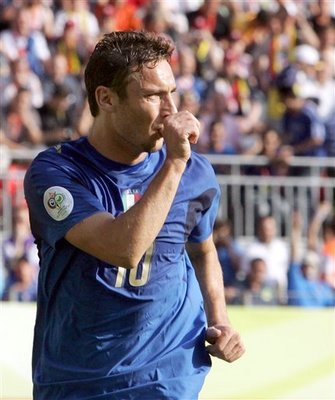 Naam: francesco-totti.jpg
Bekeken: 676
Grootte: 31,9 KB