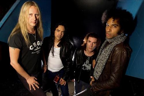 Klik op de afbeelding voor een grotere versie

Naam:  aliceinchains.jpg
Bekeken: 94
Grootte:  30,6 KB
ID: 58687