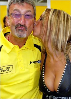 Naam: EDDIE_280x390_507171a.jpg
Bekeken: 1226
Grootte: 20,9 KB