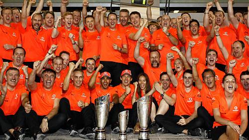 Klik op de afbeelding voor een grotere versie

Naam:  mclaren_celebrate_victory_9366.jpg
Bekeken: 99
Grootte:  91,2 KB
ID: 84606
