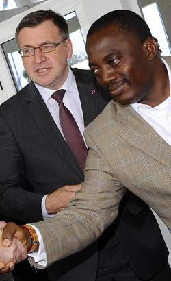 Naam: vanackere_kabila.jpg
Bekeken: 184
Grootte: 15,5 KB