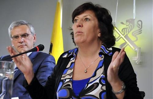 Klik op de afbeelding voor een grotere versie

Naam:  peeters-bestempeld-als-dictator-in-uitgelekte-mail-lieten-id3032755-620x400.jpg
Bekeken: 97
Grootte:  51,6 KB
ID: 85863
