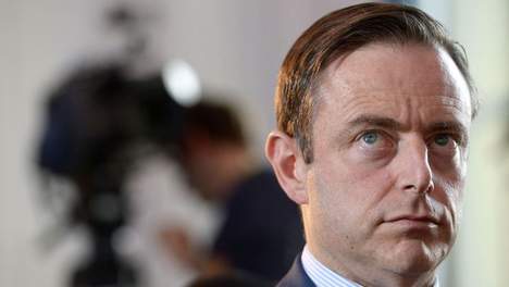 Naam: Dewever.jpg
Bekeken: 1211
Grootte: 11,3 KB