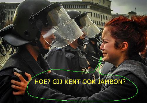 Klik op de afbeelding voor een grotere versie

Naam:  stefanov-riot-cop.jpg
Bekeken: 67
Grootte:  105,9 KB
ID: 96452