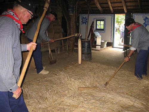 Klik op de afbeelding voor een grotere versie

Naam:  dorsen.jpg‎
Bekeken: 61
Grootte:  160,4 KB
ID: 104370