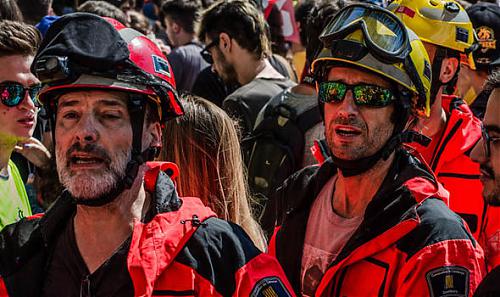 Klik op de afbeelding voor een grotere versie

Naam:  Catalonia-referendum-Barcelona-firefighters-independence-polling-stations-1078660.jpg‎
Bekeken: 65
Grootte:  70,2 KB
ID: 107081